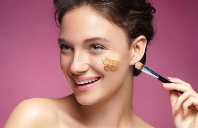 Concealer ή Foundation: Ποιο έρχεται πρώτο;