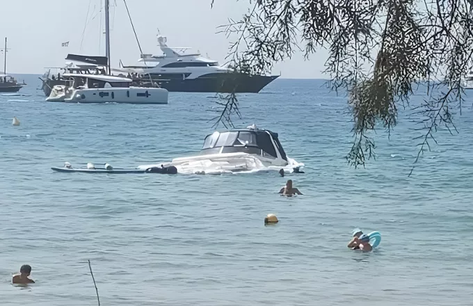 Βουλιαγμένη: Ημιβύθιση σκάφους δίπλα σε λουόμενους 