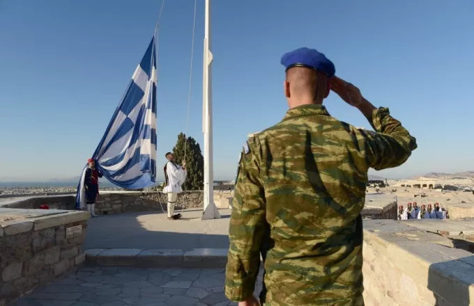 28η Οκτωβρίου έπαρση ελληνικής σημαίας