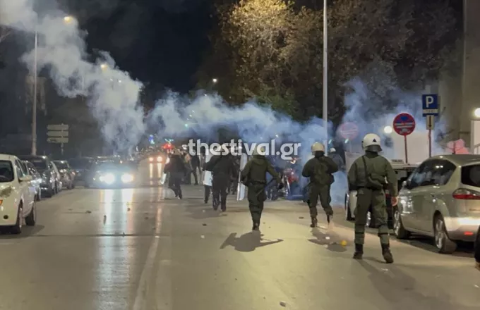 Θεσσαλονίκη: Πέτρες και μολότοφ εναντίον αστυνομικών μέσα από το ΑΠΘ – 6 προσαγωγές