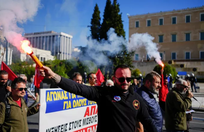 Oι απεργιακές συγκεντρώσεις και οι πορείες στο κέντρο της Αθήνας