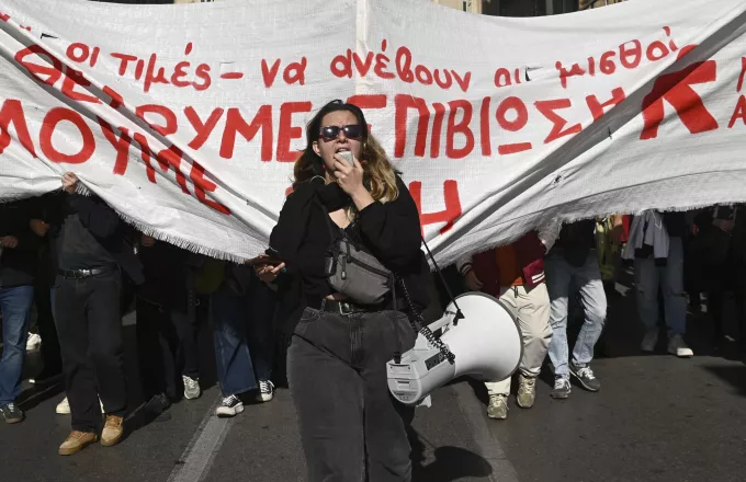 Απεργία ΓΣΕΕ - ΑΔΕΔΥ: Ολοκληρώθηκαν ειρηνικά οι πορείες στο κέντρο