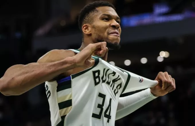 Ο «Greek Freak» άγγιξε το triple-double στην πρώτη περίοδο του Χόρνετς-Μπακς