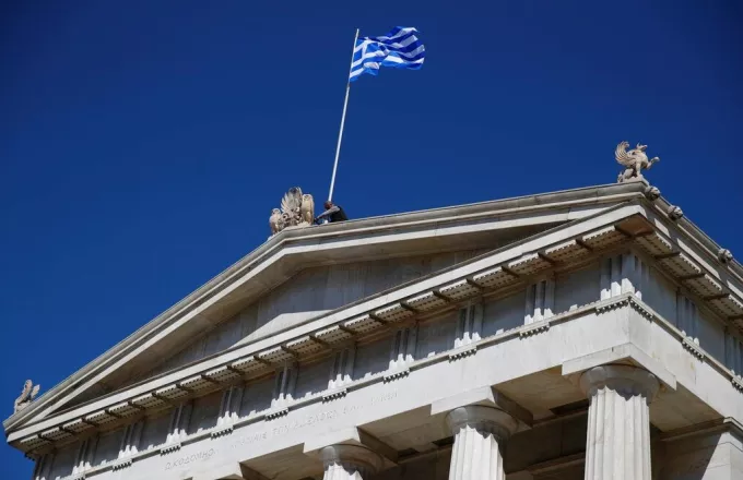 Handelsblatt: Η Ελλάδα αποπληρώνει τα δάνεια βοήθειας νωρίτερα από το χρονοδιάγραμμα