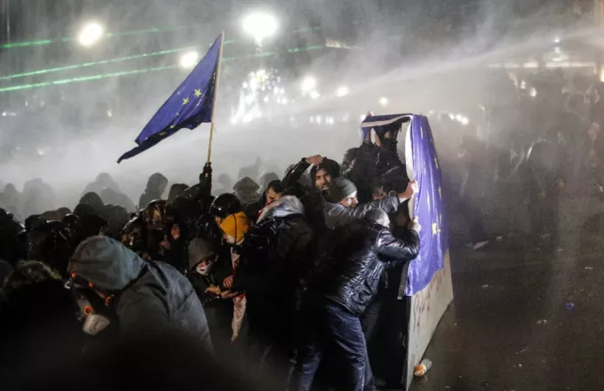 Γεωργία: Επεισόδια στην Τιφλίδα μετά την απόφαση για αναστολή διαδικασίας ένταξης στην ΕΕ - Βίντεο