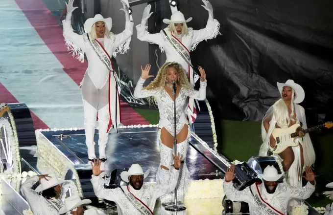 Beyoncé: Εμφάνιση καουμπόισσας στο ημίχρονο του NFL – Δείτε βίντεο, φωτογραφίες  