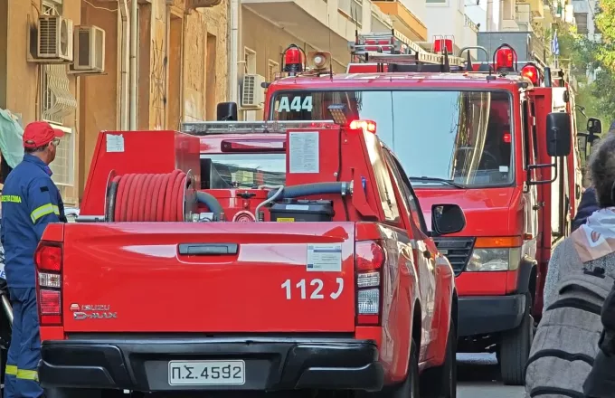 Φωτιά σε διαμέρισμα στην πλατεία Αμερικής