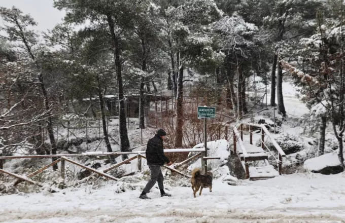 Καιρός σήμερα: Χριστούγεννα με χιόνια και σε χαμηλά υψόμετρα