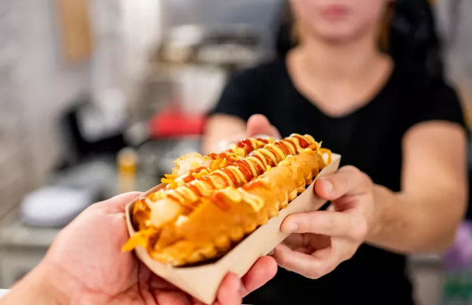 Βόρεια Κορέα: Ο Κιμ Γιονγκ Ουν απαγόρευσε το hot dog 