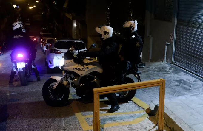 Θάνατος αστέγου σε εστιατόριο στην Αθήνα: Έμφραγμα και κάταγμα στον αυχένα τα πρώτα ευρήματα