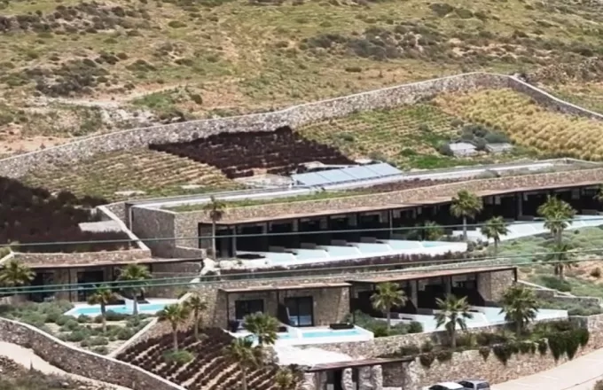 Νίκος Οικονομόπουλος: Το πολυτελές ξενοδοχείο που έχει ανοίξει στη Μύκονο