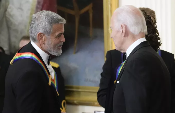  Μπάιντεν δεν αναγνώρισε τον σοκαρισμένο Κλούνεϊ σε εκδήλωση