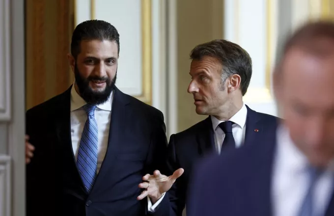  Ο Μακρόν θα πιέσει την ΕΕ και τις ΗΠΑ για την άρση των κυρώσεων σε βάρος της Συρίας