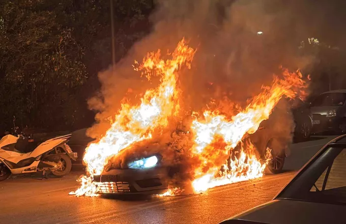 Παγκράτι: Φωτιά σε αυτοκίνητα