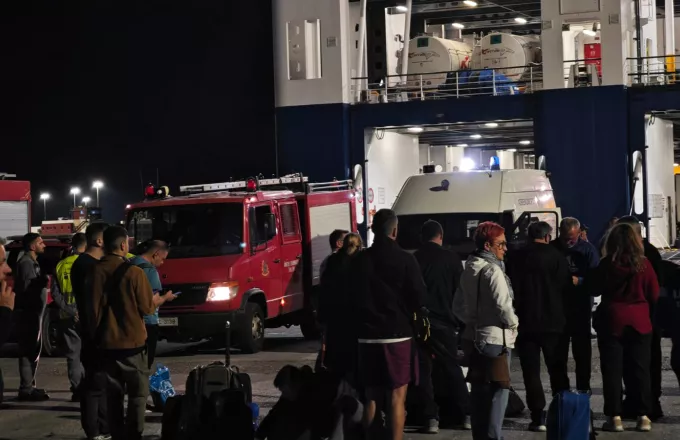 Λήξη συναγερμού στον Πειραιά: Δεν εντοπίστηκε βόμβα στο Blue Star 1 - Ετοιμάζεται να αναχωρήσει (Βίντεο, Φωτογραφίες) Blue Star 1