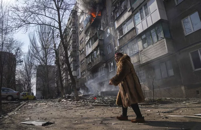 Oυκρανία: Οι ρωσικές δυνάμεις σκότωσαν 10 αμάχους που στέκονταν σε ουρά για ψωμί στο Τσερνίχιβ