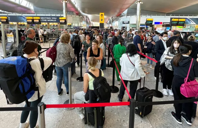 Πλησιάζουν τις 2.000 οι ακυρωθείσες πτήσεις του διήμερου στη Βρετανία