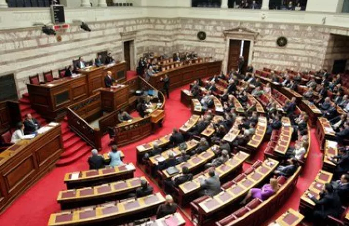 Τη λειτουργία θερινών τμημάτων στη Βουλή εξετάζει η κυβέρνηση