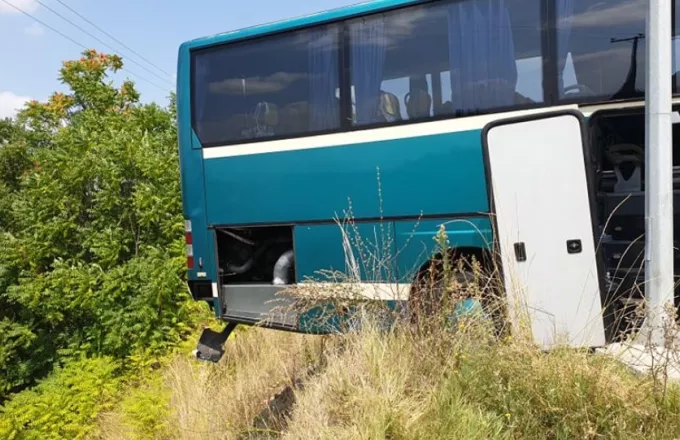 Γρεβενά : Λύθηκε το χειρόφρενο και το λεωφορείο κυλούσε στο γκρεμό (vid)