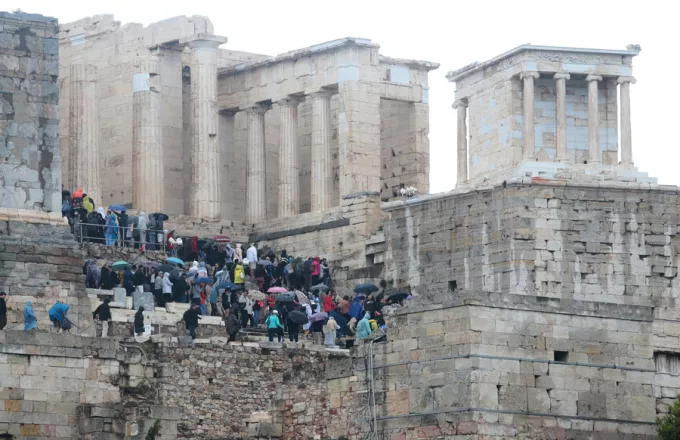 Τραυματίες στην Ακρόπολη από το χτύπημα κεραυνού