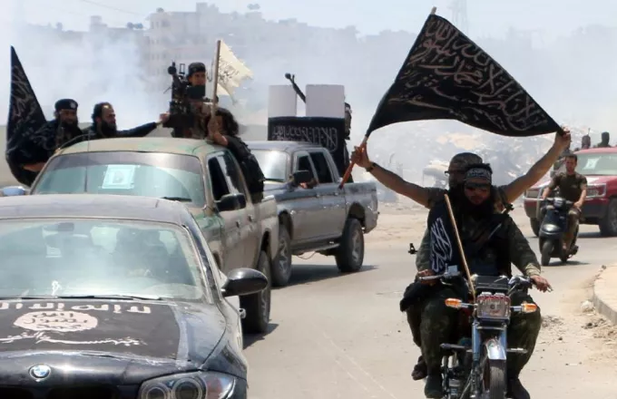 Σύροι αντάρτες εκπαιδευμένοι από τις ΗΠΑ παρέδωσαν όπλα σε συμμάχους  της αλ-Κάιντα