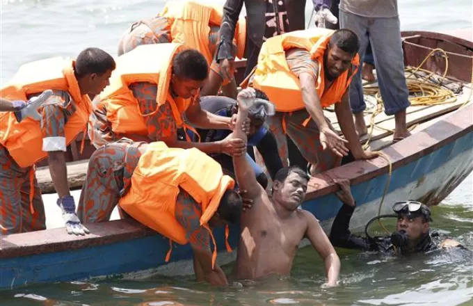 Φόβοι για τραγωδία στο Μπαγκλαντές, ανατράπηκε πλοίο με 100 επιβάτες