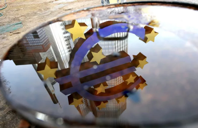 Bloomberg: Η καθυστέρηση του ελληνικού PSI βοήθησε τις ευρωπαϊκές τράπεζες