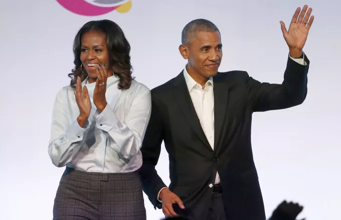 Στην Αντίπαρο για διακοπές ο Μπαράκ και Μισέλ Ομπάμα – Φιλοξενούνται στο σπίτι του Τομ Χανκς