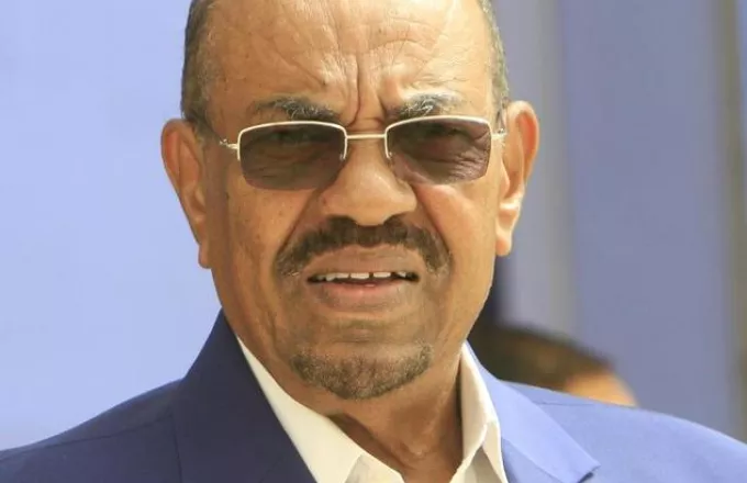 Έφυγε από τη Ν. Αφρική, παρά το ένταλμα της Χάγης, ο πρόεδρος του Σουδάν