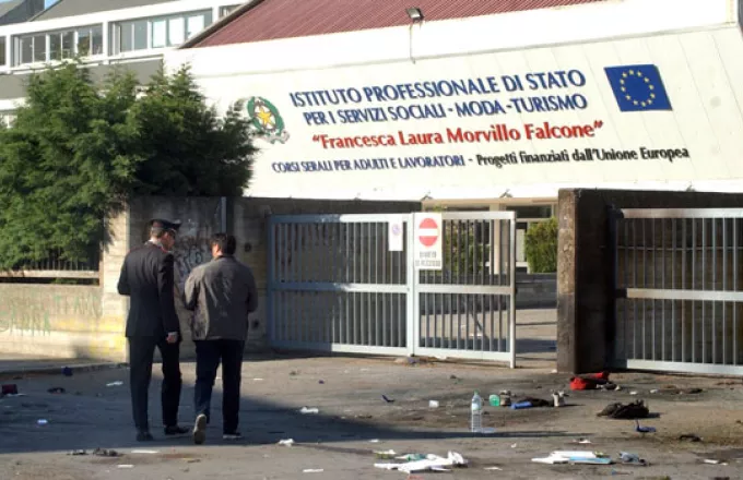 Ιταλία: Αναφορές για δύο νεκρές μαθήτριες 