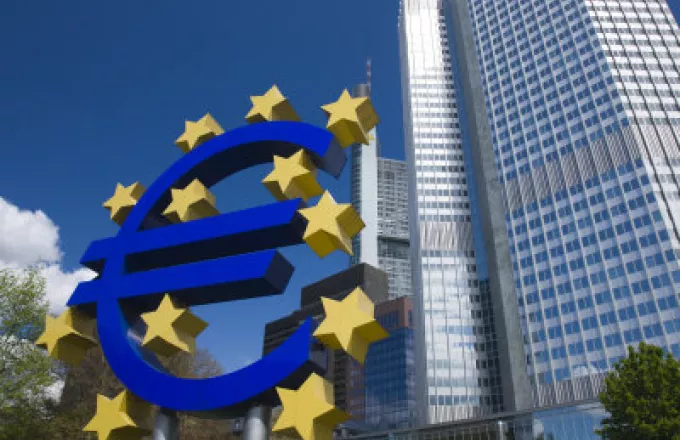Αναλυτές «βλέπουν» μείωση του βασικού επιτοκίου της ΕΚΤ στο 0,75%