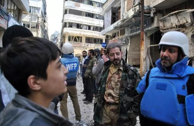 Πάνω από 500 άμαχοι έχουν απομακρυνθεί από την πολιορκημένη Χομς