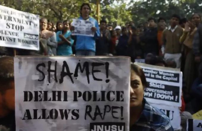Ινδία: Ειδική έρευνα για το μαζικό βιασμό της νεαρής φοιτήτριας 