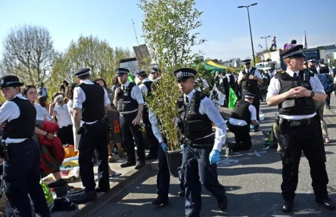 Έκτη ημέρα «οικολογικών» αποκλεισμών δρόμων στο Λονδίνο