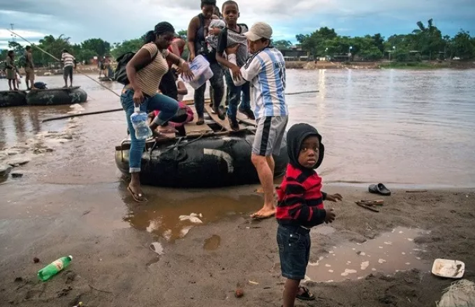 1.200 μετανάστες της Κεντρικής Αμερικής πέρασαν τα σύνορα με το Μεξικό