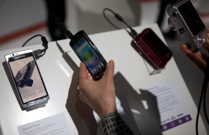 Κίνδυνος να «φουσκώσουν» οι λογαριασμοί στα κινητά των ευρωπαίων