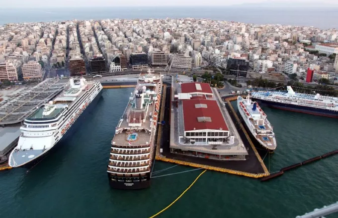 Σύγκρουση πλοίων μέσα στο Λιμάνι του Πειραιά