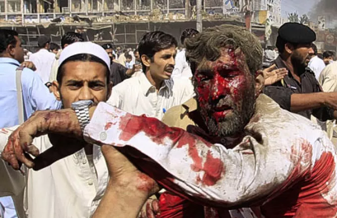 Πακιστάν: Τουλάχιστον 115 νεκροί σε μπαράζ βομβιστικών επιθέσεων
