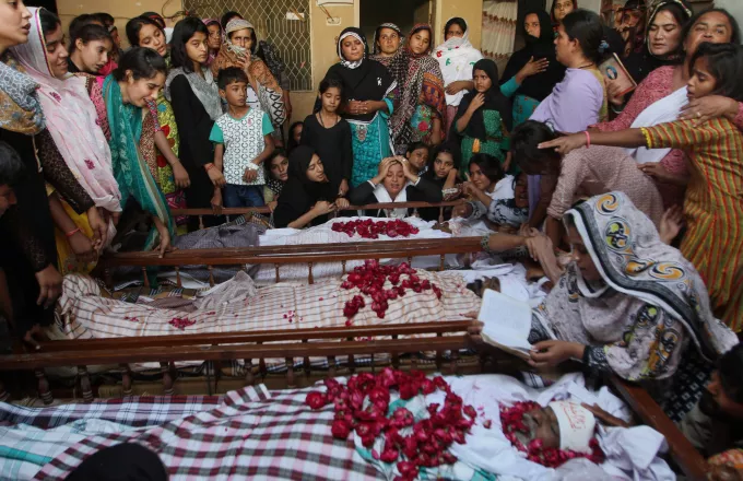 Τραγωδία με 24 νεκρούς στους δρόμους του Πακιστάν