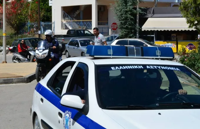 Εργαστήριο νόθευσης και συσκευασίας ναρκωτικών εντοπίστηκε στο Πέραμα. 2 συλλήψεις