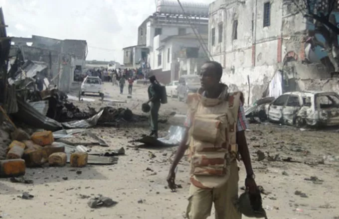 Πολύνεκρη βομβιστική επίθεση έξω από ξενοδοχείο στο Μογκαντίσου