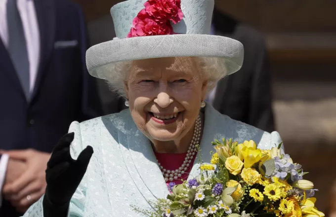 Βρετανία: Η βασίλισσα Ελισάβετ επέστρεψε στη... δουλειά μετά την κηδεία του Φίλιππου