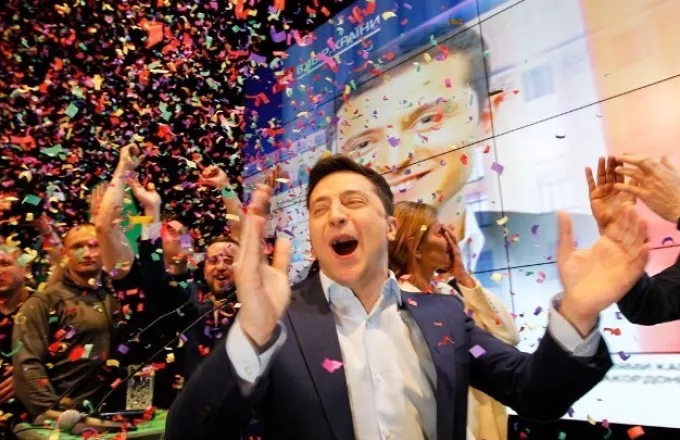 Ουκρανία: Εξελέγη πανηγυρικά πρόεδρος ο Βολοντίμιρ Ζελένσκι-Το προφίλ του 