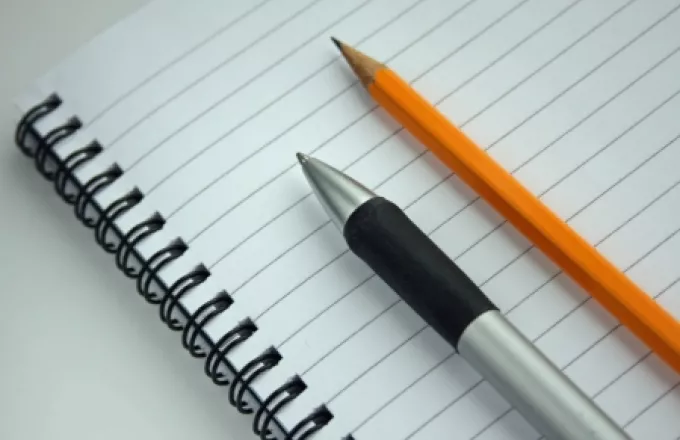 Η αστυνομία «έσωσε» τυφλή συγγραφέα που έγγραφε με στυλό χωρίς μελάνι... 