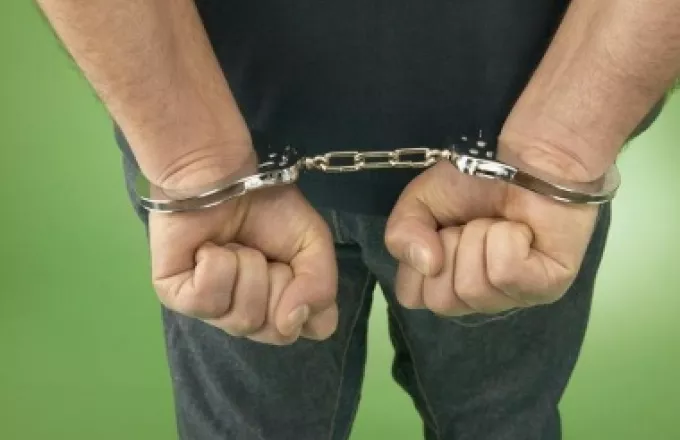 Συνελήφθη 57χρονη για οφειλές προς το Δημόσιο