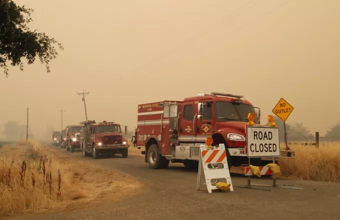 Ανεξέλεγκτη πυρκαγιά μαίνεται από χθες στην Καλιφόρνια