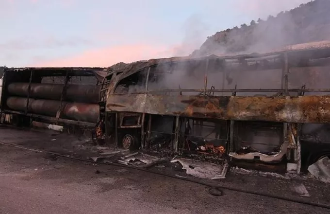 Τουρκία: Τουλάχιστον 13 νεκροί από τη σύγκρουση λεωφορείου με φορτηγό