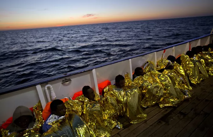 Ναυάγιο με τουλάχιστον 25 νεκρούς μετανάστες ανοικτά της Λιβύης