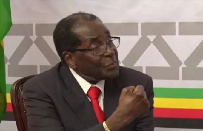 Ζιμπάμπουε: Ο 92χρονος Μουγκάμπε απειλεί να γρονθοκοπήσει δημοσιογράφο! (vid)