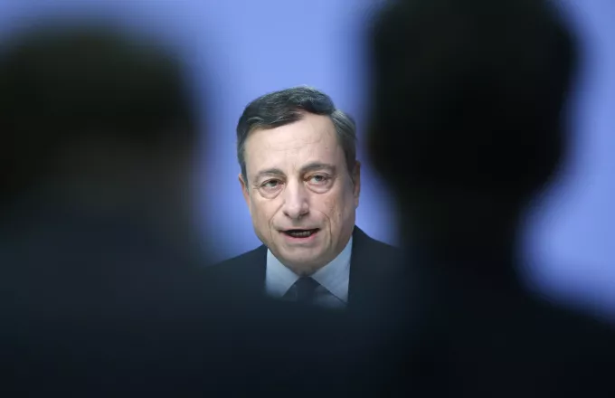 Reuters: Η ΕΚΤ έτοιμη να προστατεύσει τα ιταλικά ομόλογα μετά το δημοψήφισμα